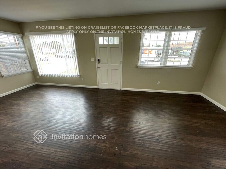 Building Photo - 1310 W 219th St