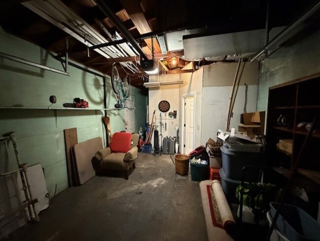 Building Photo - Well maintained 2/2 with a large yard in a...