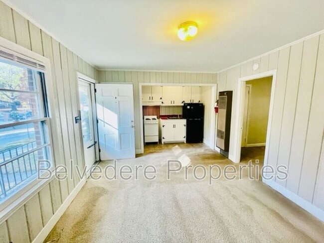 Building Photo - 217 McIver St