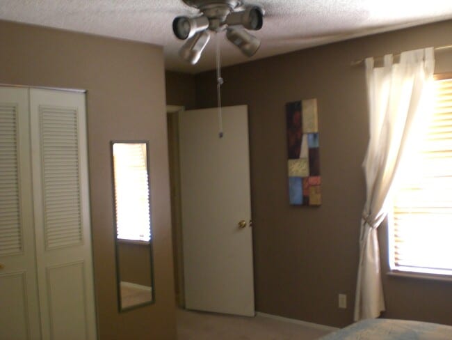 Building Photo - Two bedroom, one bathroom, third floor con...