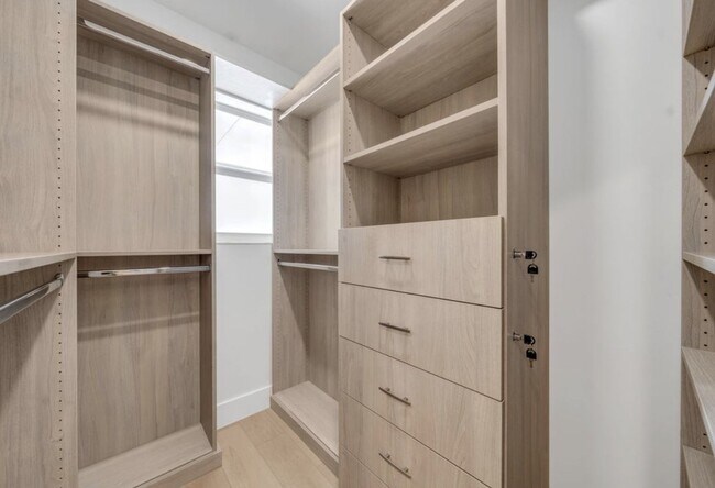 Building Photo - 5120 Carillo St