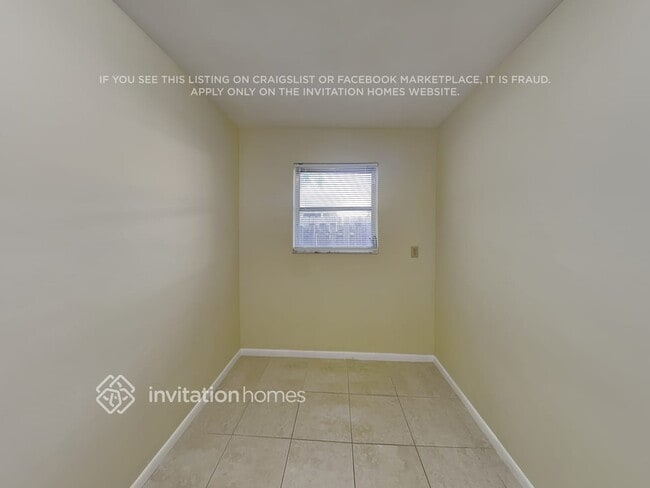 Building Photo - 2005 NE 62nd St