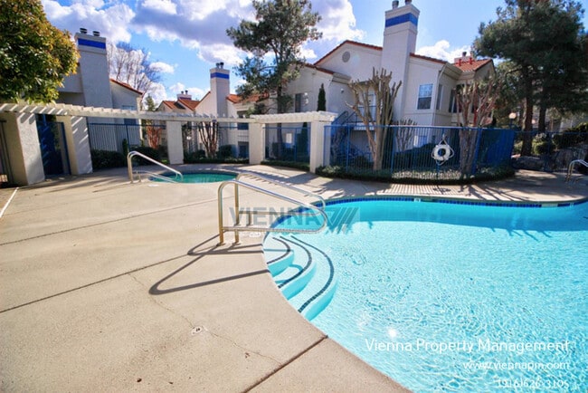 Building Photo - 710 Horizon Cove