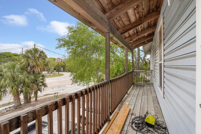 Building Photo - 601 S Ponce De Leon Blvd