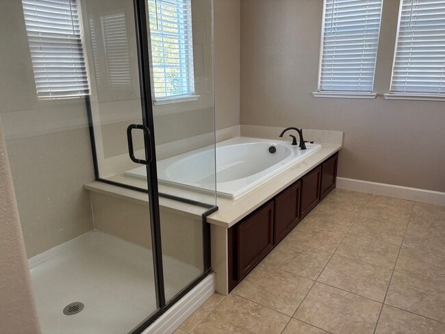 Building Photo - 1/2 off ONE months rent special