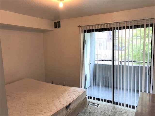 Building Photo - 541 E 500 N