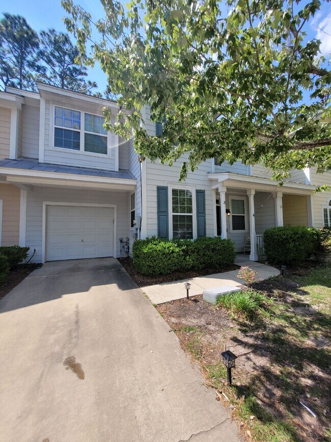 Primary Photo - Spacious Three Bedroom Townhome in Wellstone!