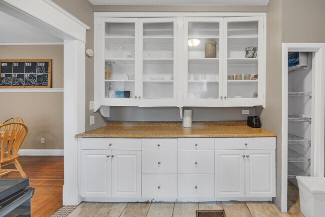 Building Photo - 118 Cottage Ave