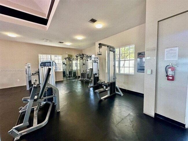 Building Photo - 2890 N Oakland Forest Dr