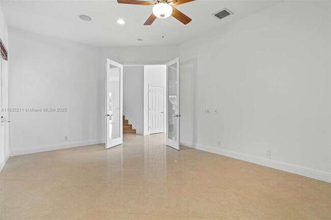 Building Photo - 926 Marina Dr