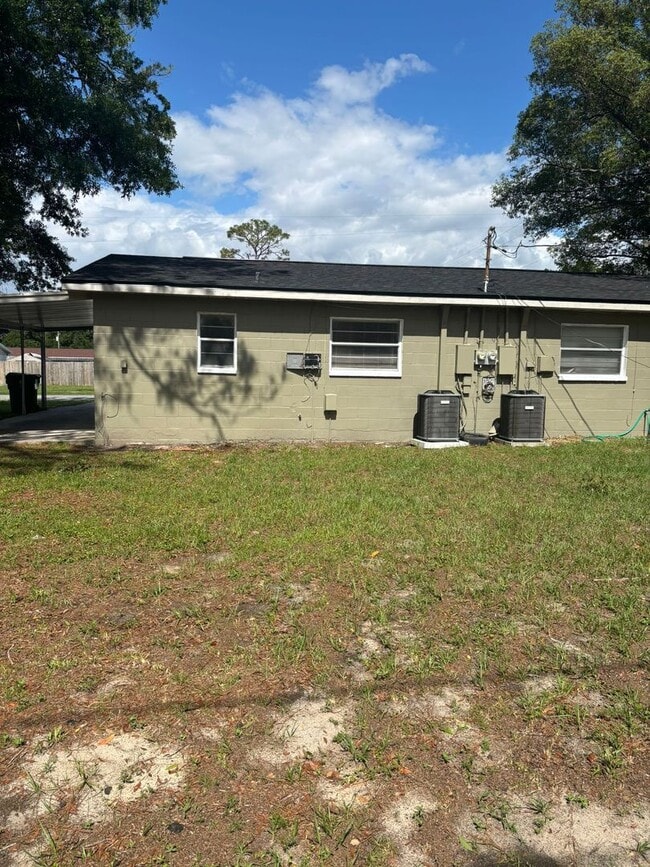 Building Photo - For Rent – Cozy 2 Bed / 1 Bath Home in Zephyrhills