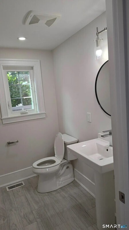 Building Photo - 42 Poe Ct