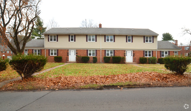 Front of Building Photo - Maplewood Apartments