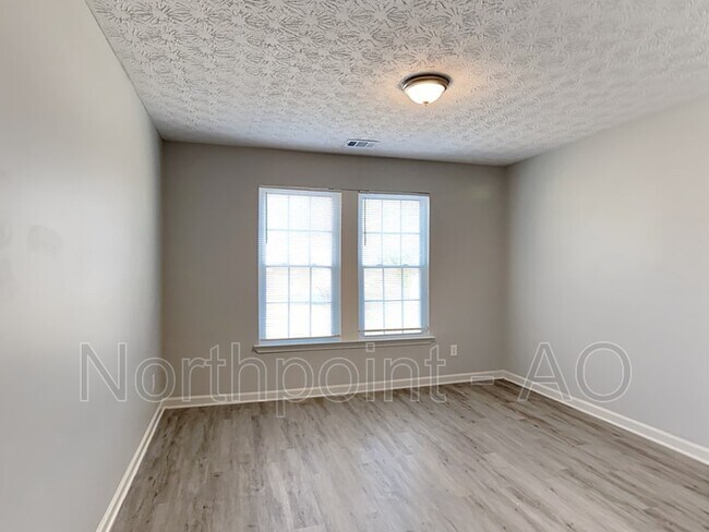 Building Photo - 421 Trinity Tr