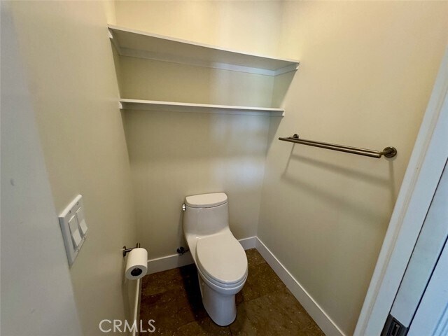 Building Photo - 2745 Temple Hills Dr