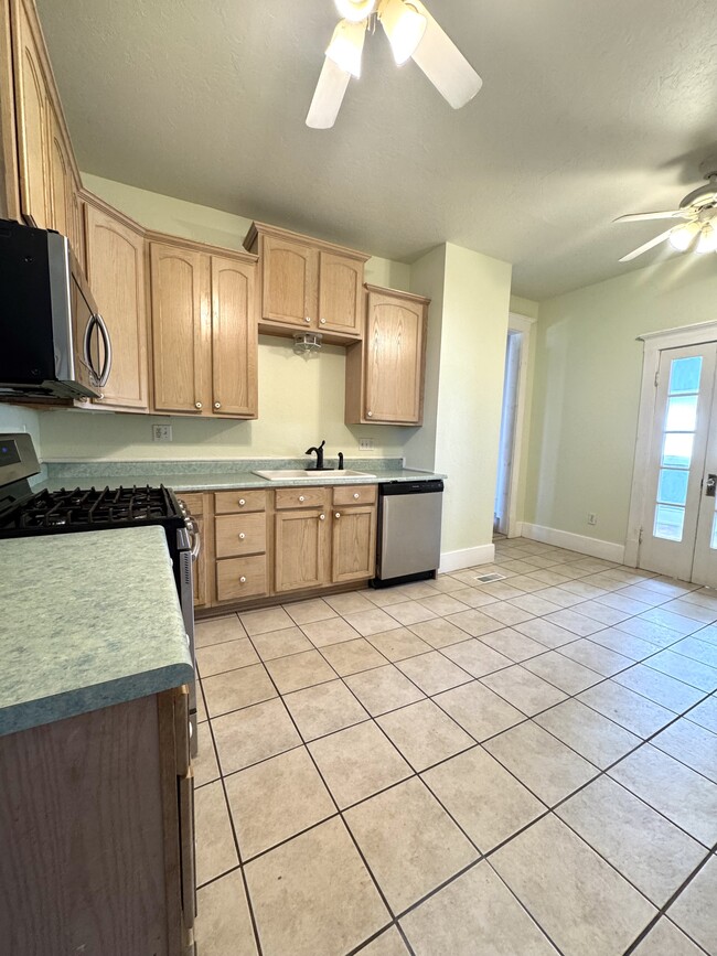 Building Photo - 624 N Wentz St