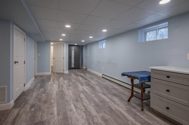 Building Photo - 133 Raymond Rd