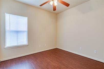 Building Photo - "Charming 3-Bed Oasis with Fireplace"