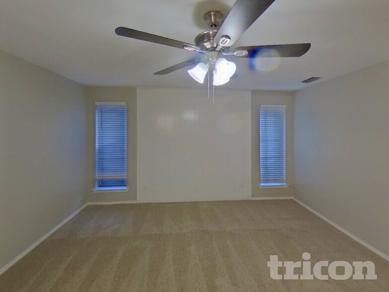 Building Photo - 600 Spring Willow Dr