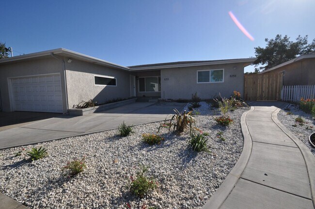 Building Photo - 6BD/2.5BA, Amazing Yard!