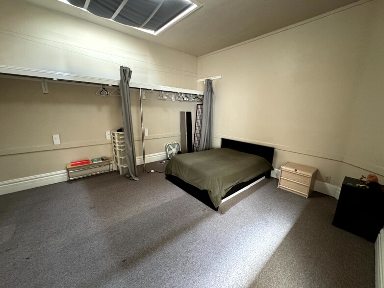 Building Photo - 1348 Park St