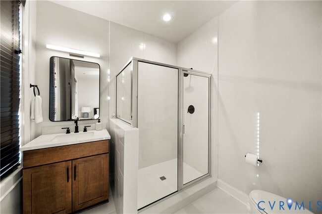 Building Photo - 441 W 7th St