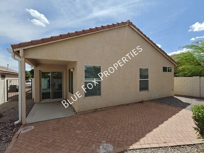 Building Photo - 7862 W Sacramento Hill Dr