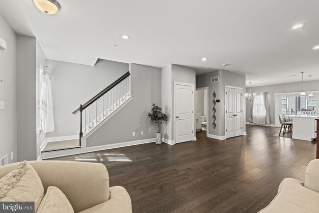 Building Photo - 428 Hurst St