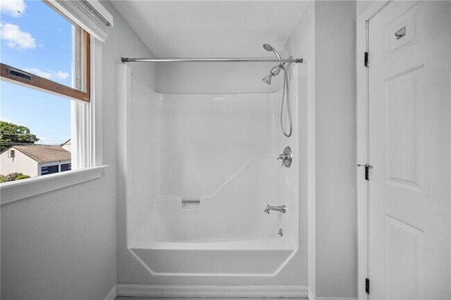 Building Photo - 98 Hobson Ave