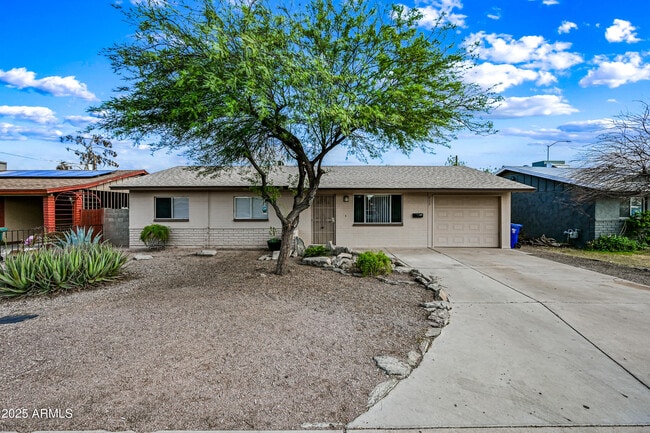 Primary Photo - 913 E 7th Dr