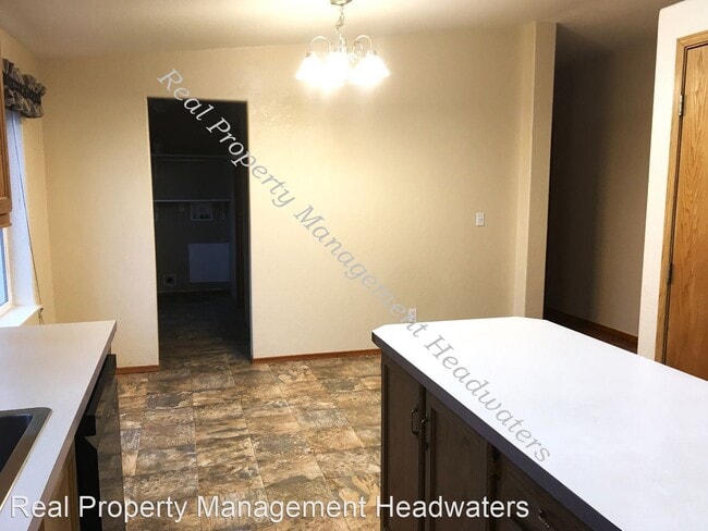 Building Photo - 4 br, 2 bath House - 3390 CB Loop