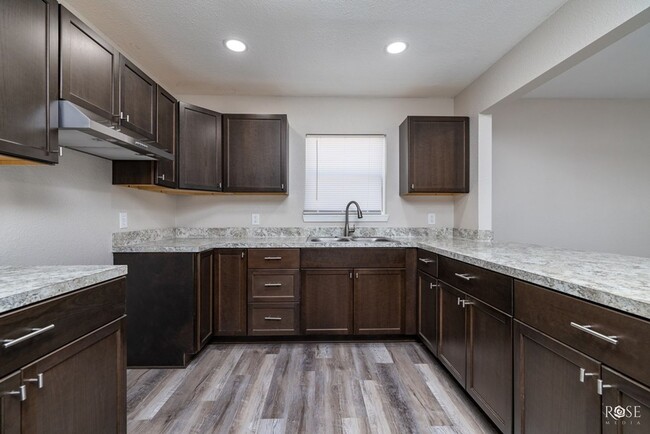 Building Photo - NOW AVAILABLE - 3 Bedroom Home in College ...