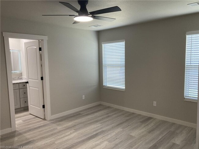 Building Photo - 10423 Preston Ct