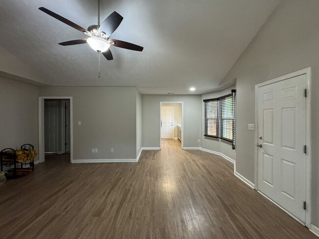 Building Photo - Charming 3 Bed 2 Bath Home in Jack Britt