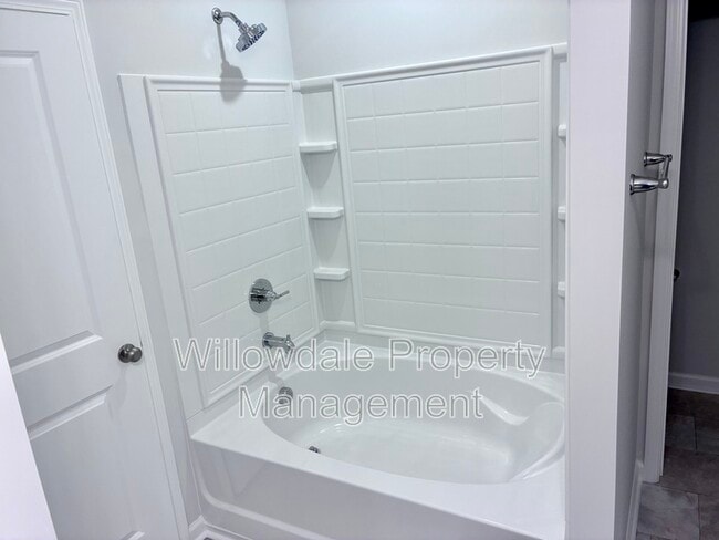 Building Photo - 211 Central Townes Wy