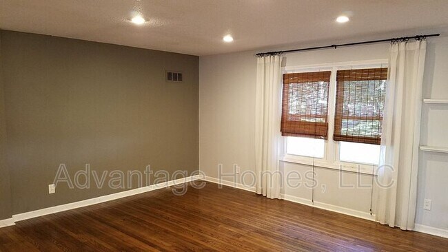 Building Photo - 8239 Woodward St