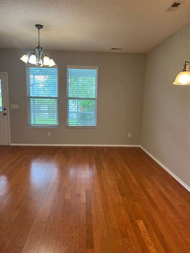 Building Photo - Spacious 3BR/3BA Townhome in Kiskadee Parke