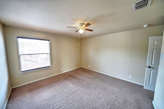 Building Photo - Gorgeous 5-Bedroom, 3.5-Bathroom Home Near...