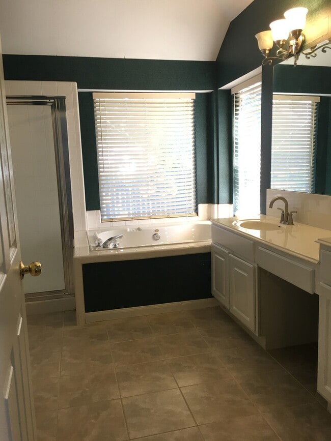 Building Photo - Beautiful 3/2 in Scofield Farms