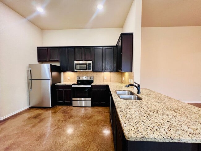 Building Photo - 10147 Westover Bluff