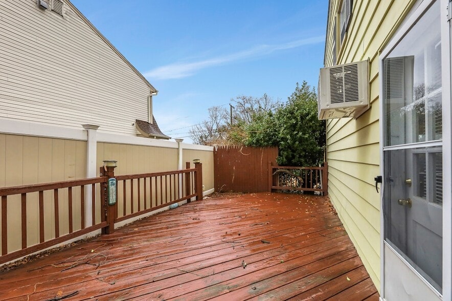 Building Photo - 95 Grove St