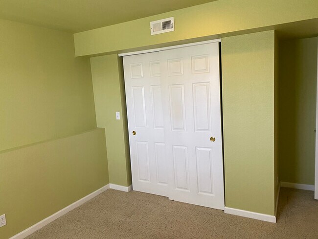 Building Photo - Immaculate home in Castle Pines North