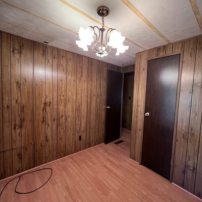 Building Photo - 282 Pete Martin Dr