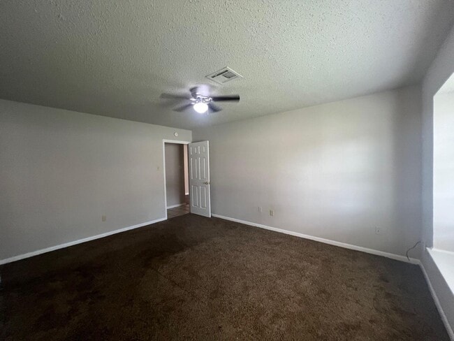 Building Photo - 6517 Dunn Dr
