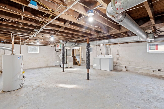 Building Photo - 332 W Olive St