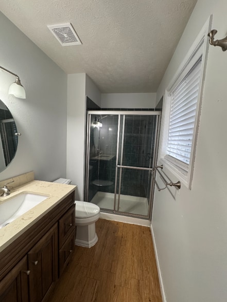 Building Photo - 15607 N Sycamore St