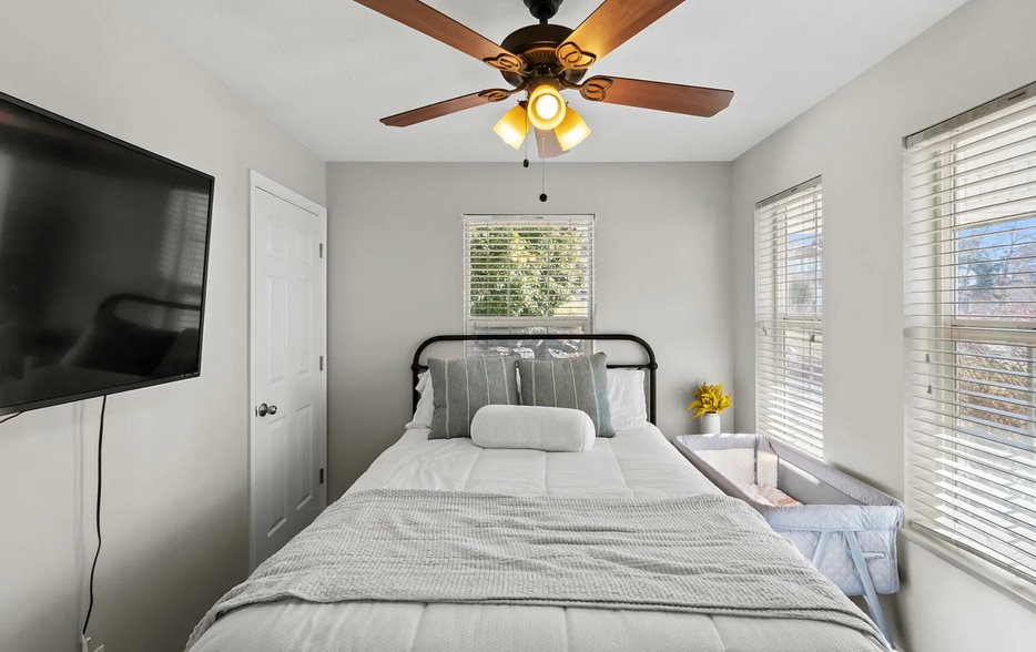 Building Photo - 1485 Navajo Dr