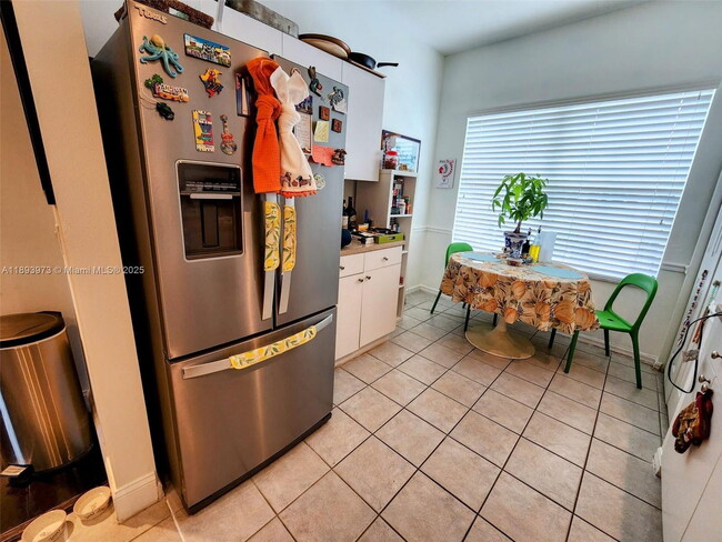 Building Photo - 730 NE 90th St