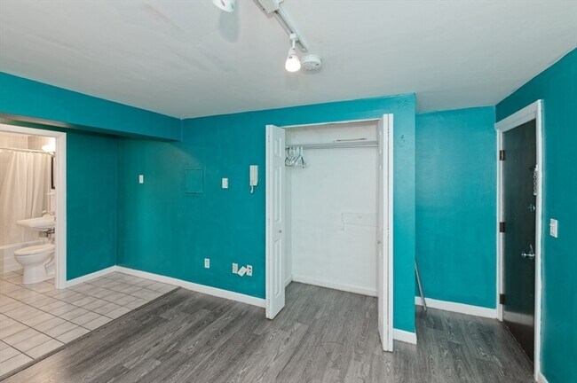 Building Photo - 133 Winthrop St