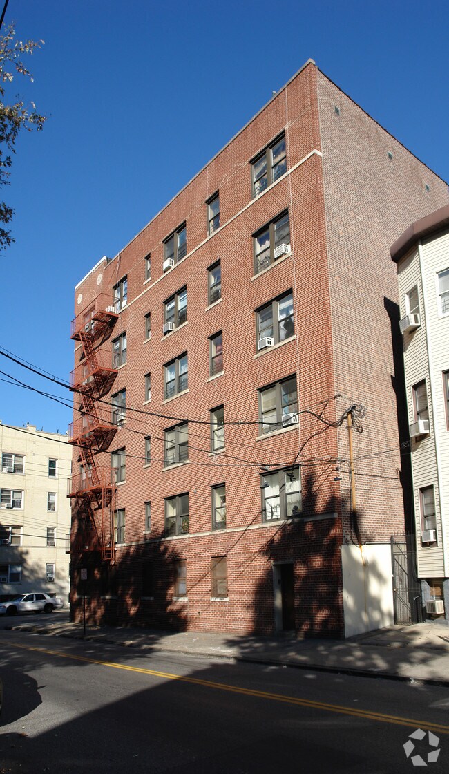 Building Photo - 150 Livingston Ave
